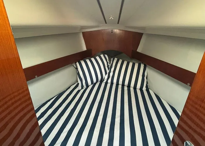 Barco A Vela Em - West Sailing Botel *