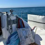 Botel Barco A Vela Em - West Sailing