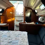 Botel Barco A Vela Em - West Sailing