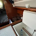 Botel Barco A Vela Em - West Sailing