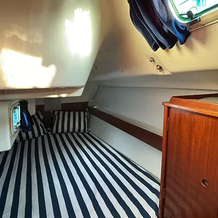 Hotel na wodzie Barco A Vela Em - West Sailing