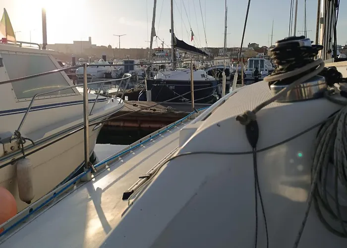 Hotel na wodzie Barco A Vela Em - West Sailing