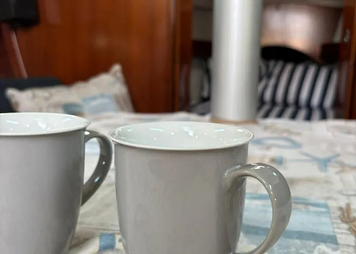 Barco A Vela Em - West Sailing Hotel na wodzie *