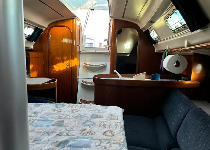Hotel na wodzie Barco A Vela Em - West Sailing