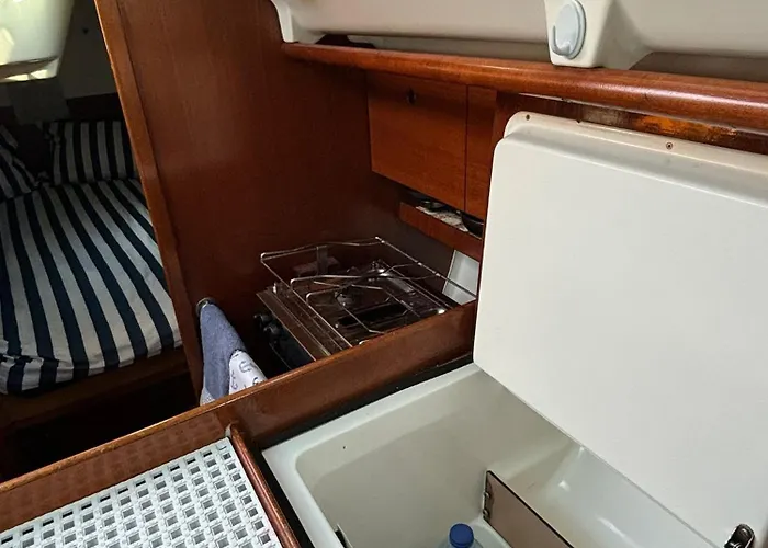 Hotel na wodzie Barco A Vela Em - West Sailing